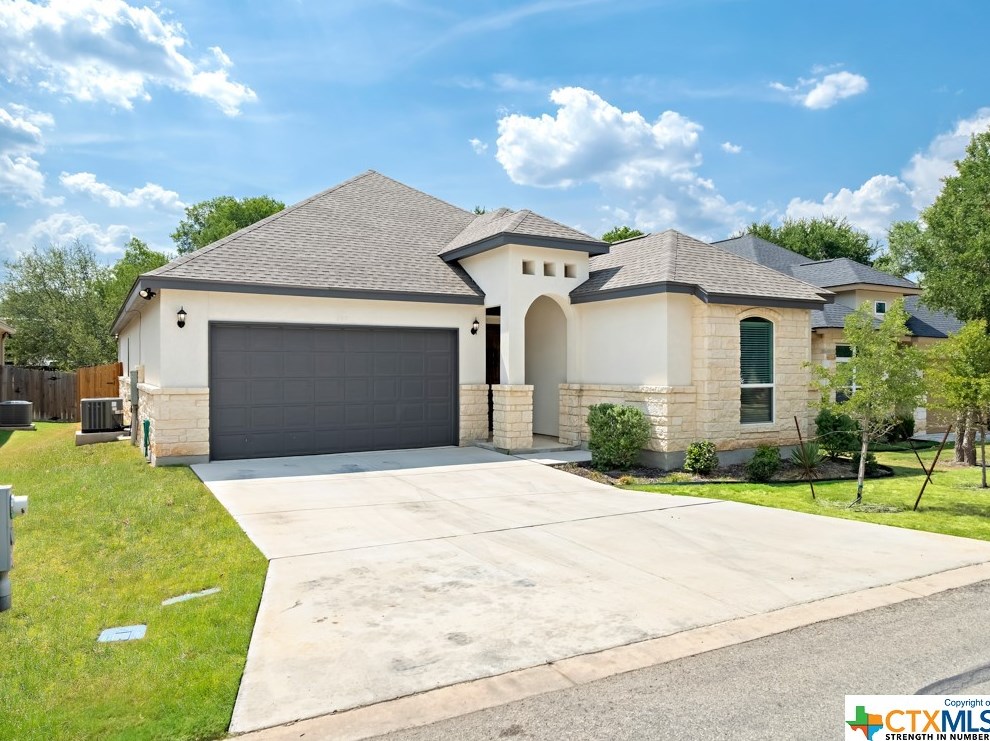 586 Carriage House, Spring Branch, TX 78070