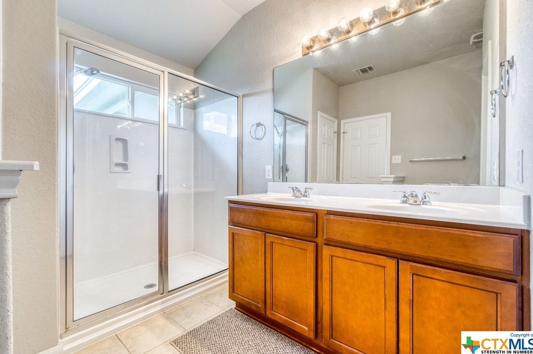 961 Lauren St, New Braunfels TX 78130-3965 exterior