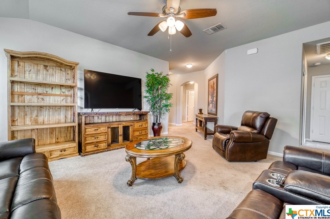 961 Lauren St, New Braunfels TX 78130-3965 exterior