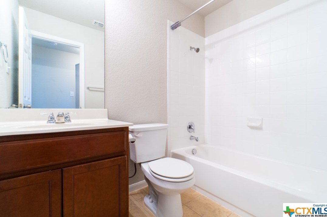 961 Lauren St, New Braunfels TX 78130-3965 exterior