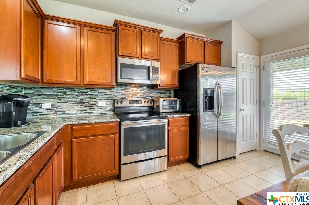 961 Lauren St, New Braunfels TX 78130-3965 exterior