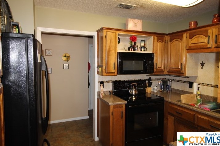 104 Zarley Dr, Copperas Cove, TX 76522