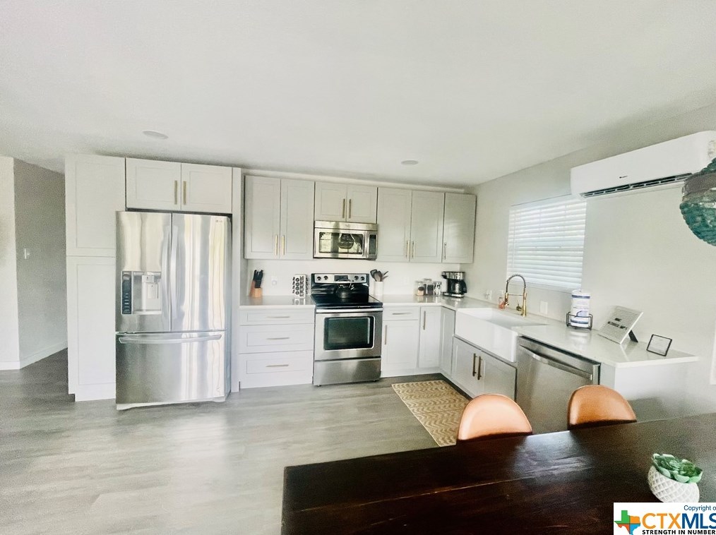 2495 Lakeshore Dr, New Braunfels TX  78133-2931 exterior