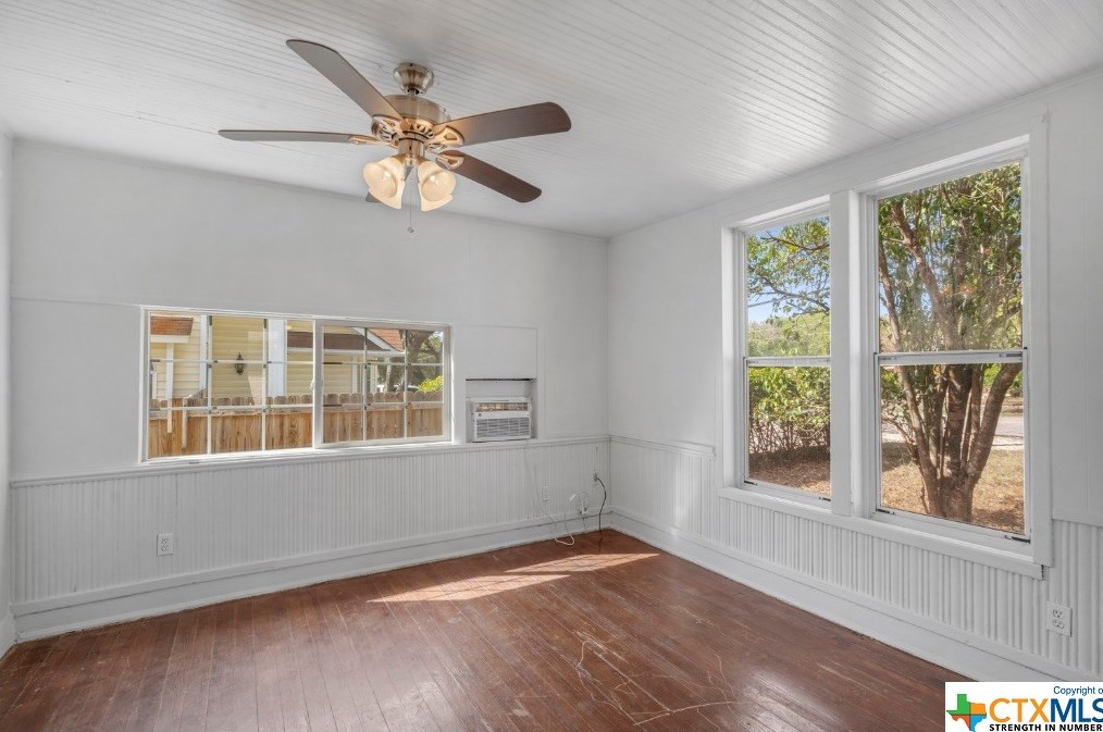 1003 N Bishop St, San Marcos, TX 78666