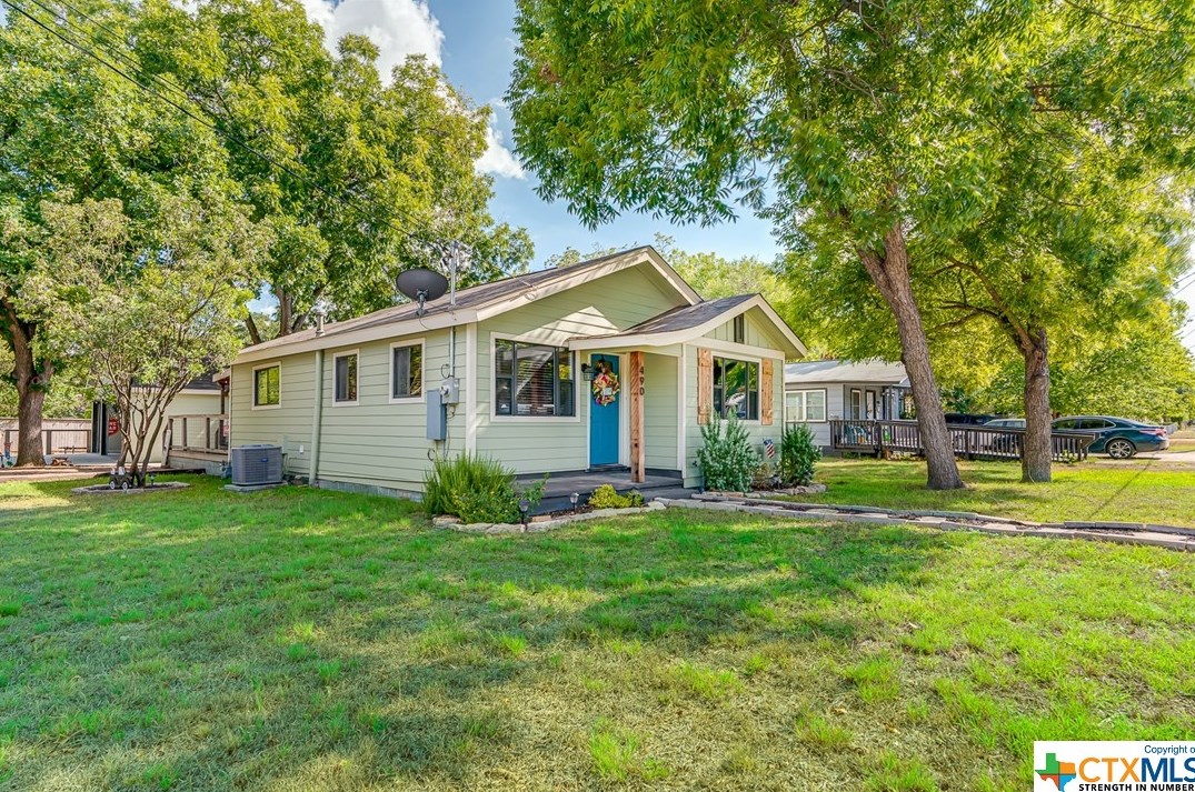 490 Dittlinger St, New Braunfels, TX 78130