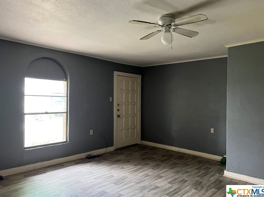 2225 N Guadalupe St, Seguin, TX 78155