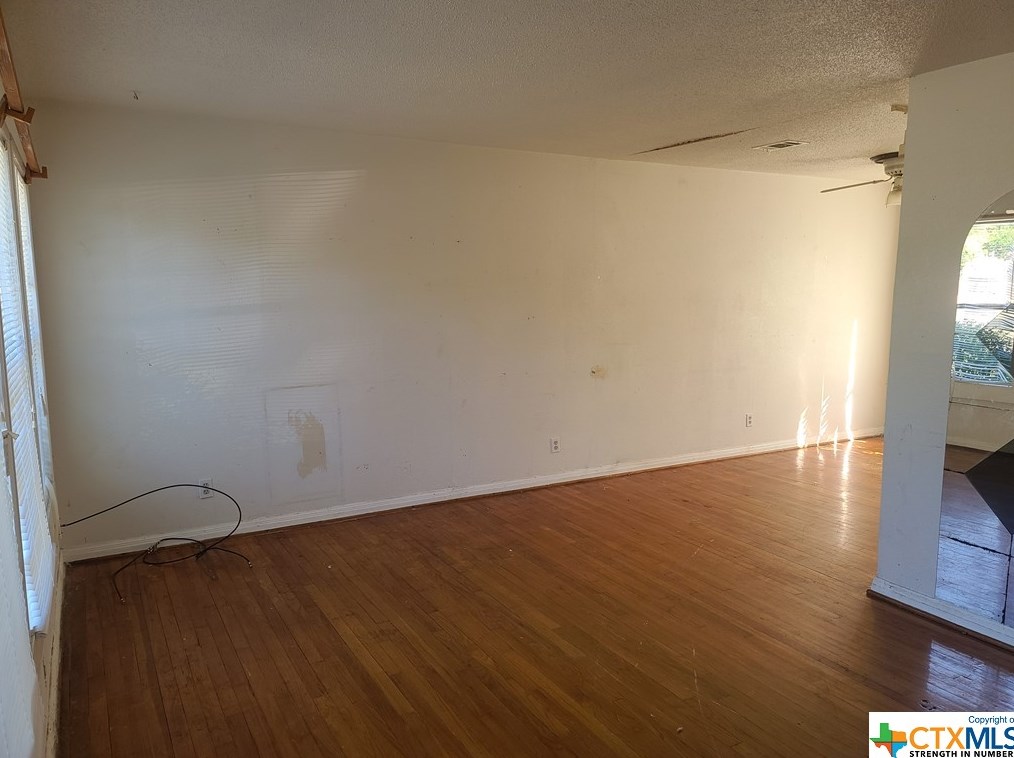 609 Valley Rd, Killeen, TX 76541-2364