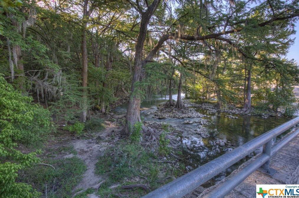 1226 Blf Crk Cir, New Braunfels TX 78130-4055 exterior