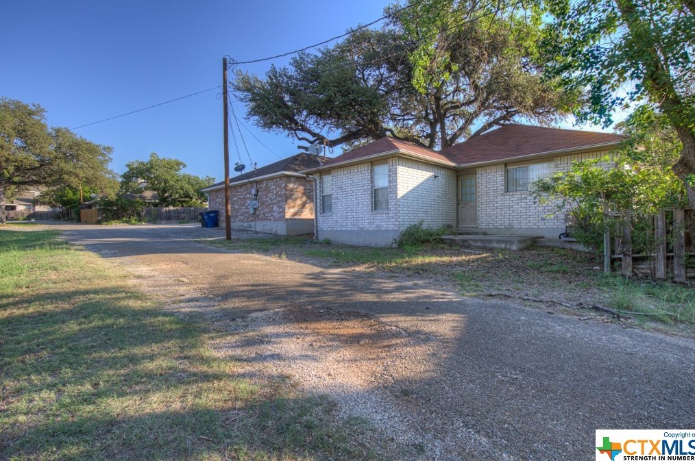 1226 Blf Crk Cir, New Braunfels TX 78130-4055 exterior