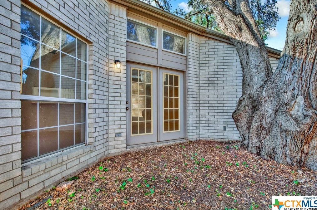 1226 Blf Crk Cir, New Braunfels TX 78130-4055 exterior