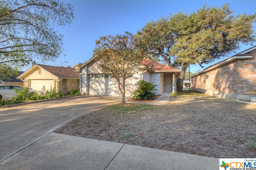 1226 Bluff Creek Cir, New Braunfels, TX 78130-4055