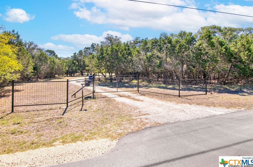 1360 Misty Holw, New Braunfels TX 78132-2488 exterior