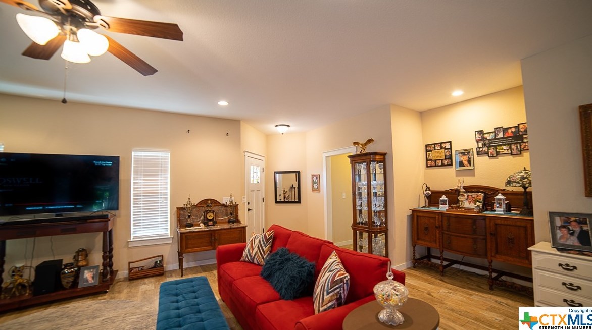 27 Samac Ln, Lampasas, TX 76550-2349