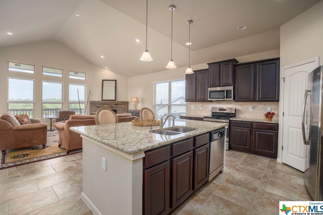 2948 Nicholas Cv, New Braunfels TX 78130-6846 exterior