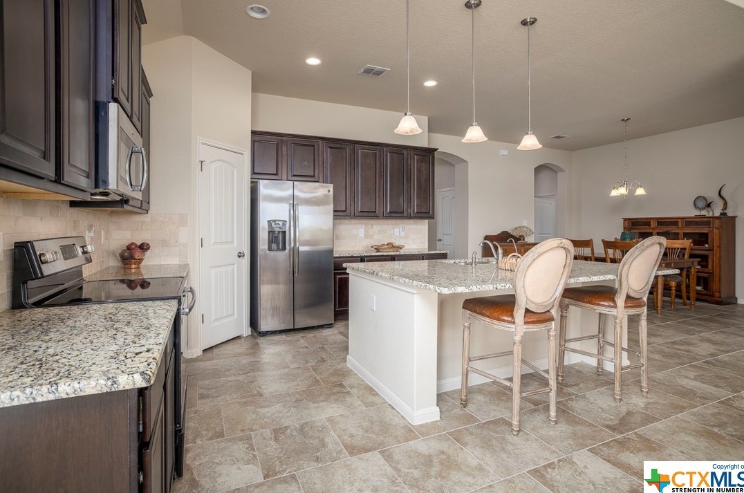 2948 Nicholas Cv, New Braunfels TX 78130-6846 exterior