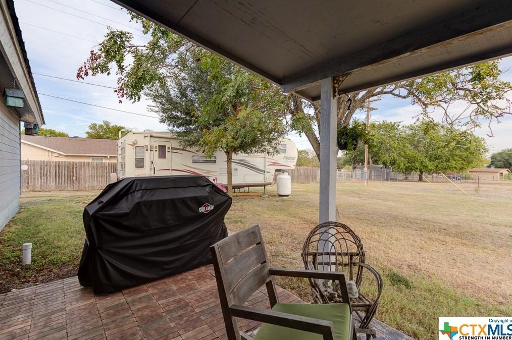 518 Zipp Rd, New Braunfels TX 78130-9595 exterior