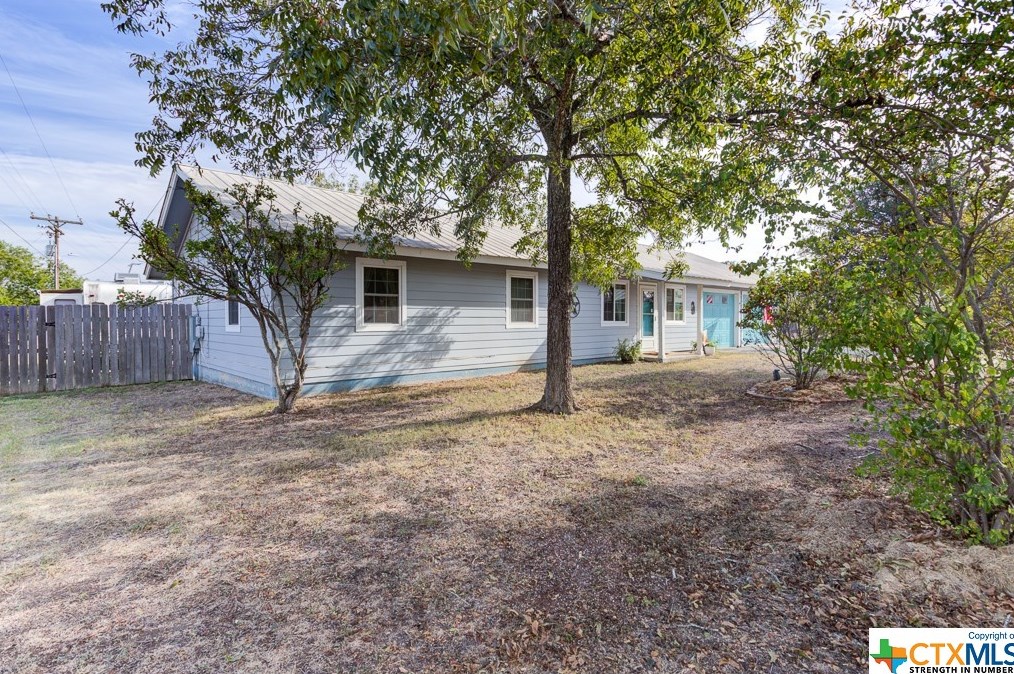 518 Zipp Rd, New Braunfels TX 78130-9595 exterior