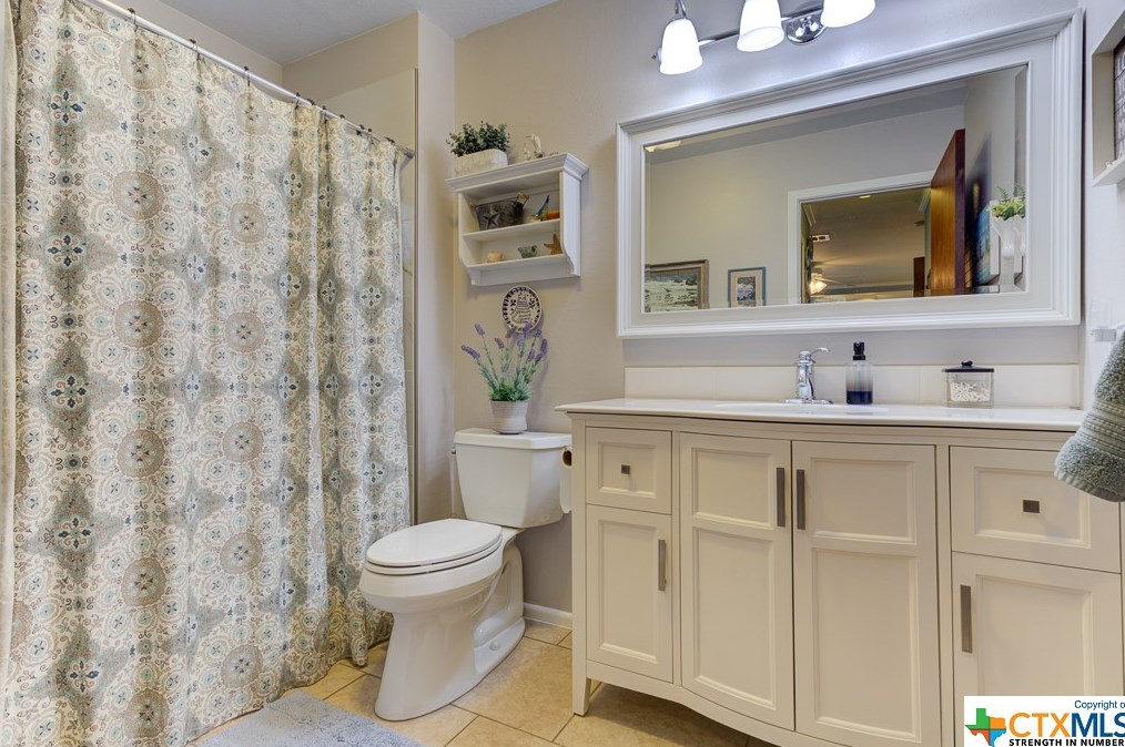 518 Zipp Rd, New Braunfels TX 78130-9595 exterior