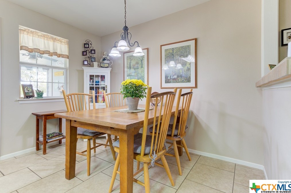 518 Zipp Rd, New Braunfels TX 78130-9595 exterior