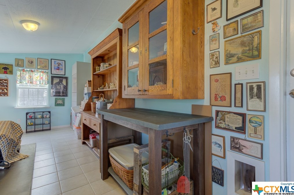 518 Zipp Rd, New Braunfels TX 78130-9595 exterior