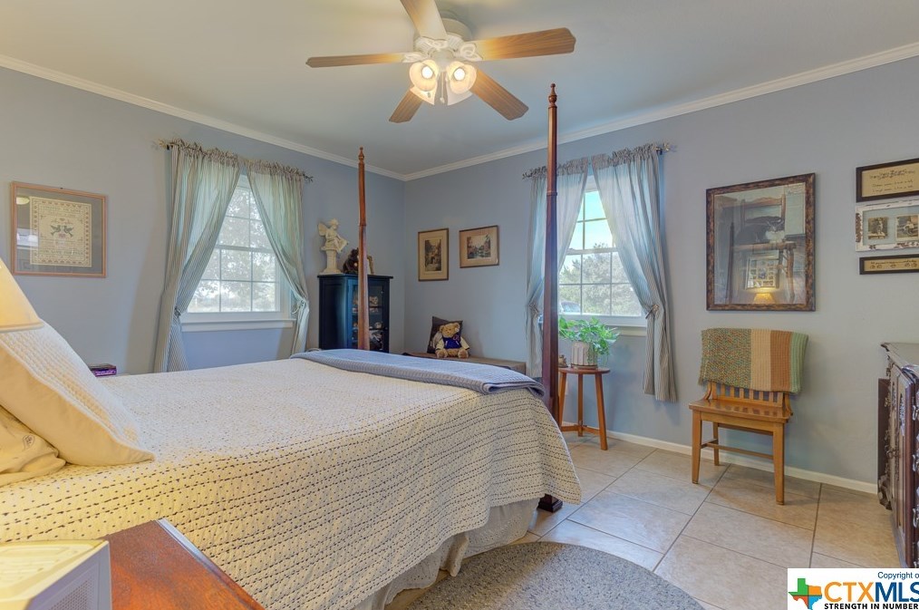 518 Zipp Rd, New Braunfels TX 78130-9595 exterior