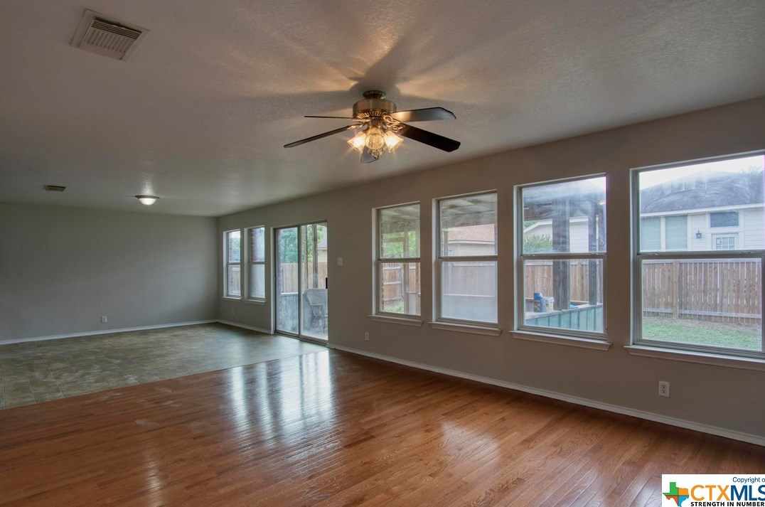 392 Scenic Mdw, New Braunfels TX  78130-7404 exterior