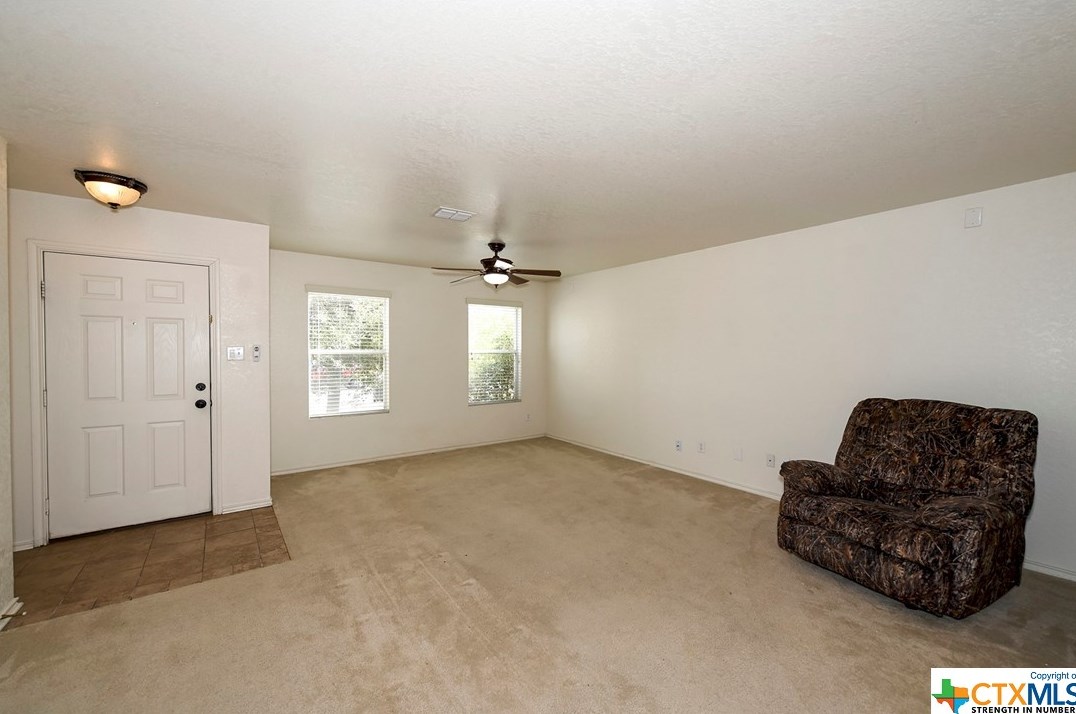 647 Northlake Dr, New Braunfels, TX 78130-2691