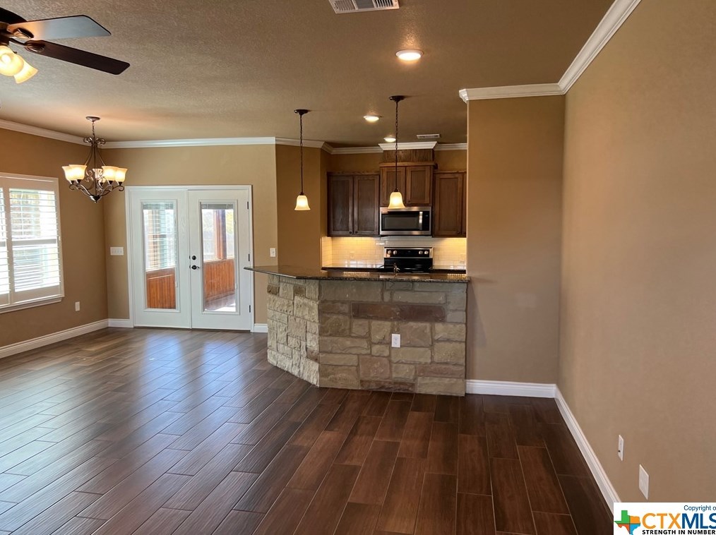 18 Samac Ln, Lampasas, TX 76550-2349