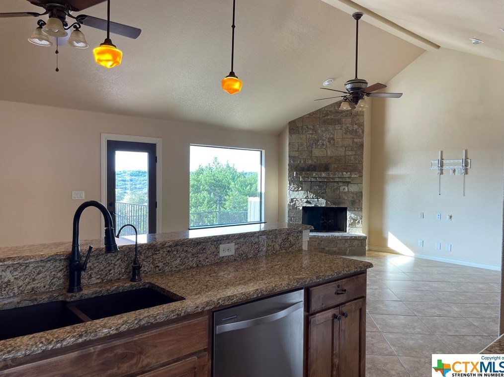 632 Lasso Loop, New Braunfels TX 78133-1980 exterior