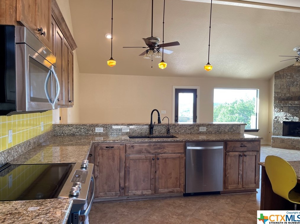 632 Lasso Loop, New Braunfels TX 78133-1980 exterior