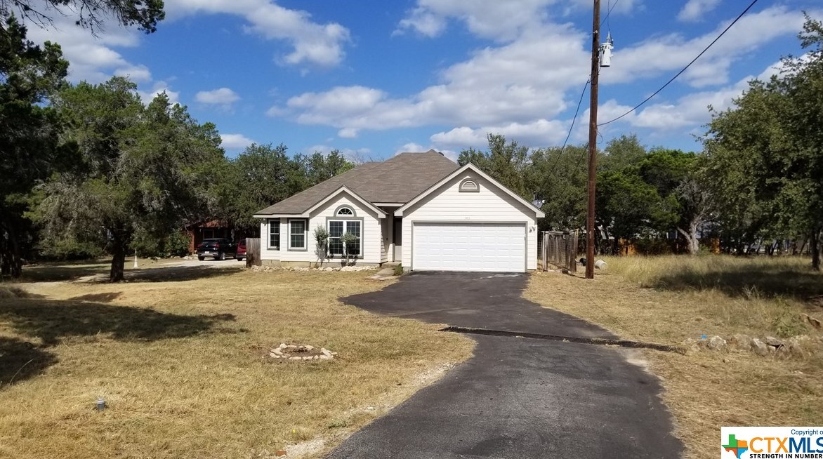 3443 Lakeview Dr, New Braunfels, TX 78133-4026