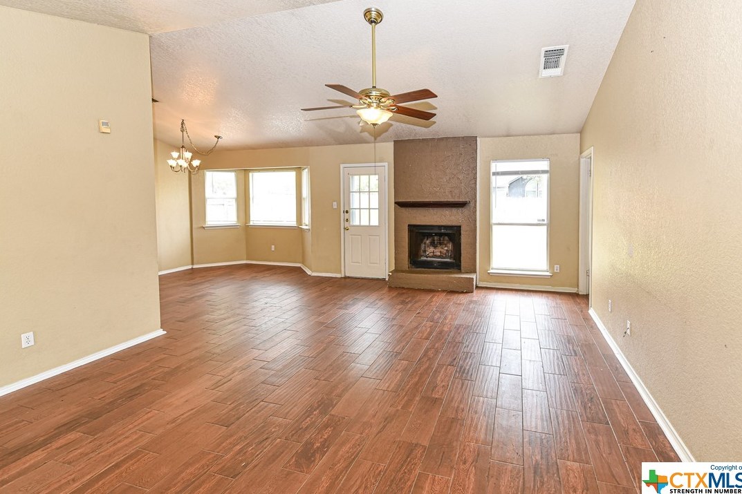 2505 Coach Dr, Killeen, TX 76543-2581