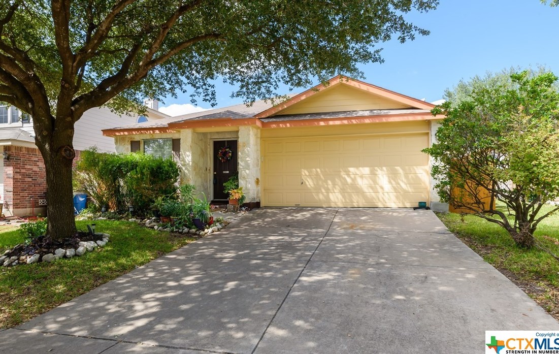 220 Goliad Dr, New Braunfels, TX 78130-3068