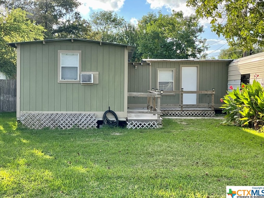 402 Houston Ave, Seadrift, TX 77983-3758