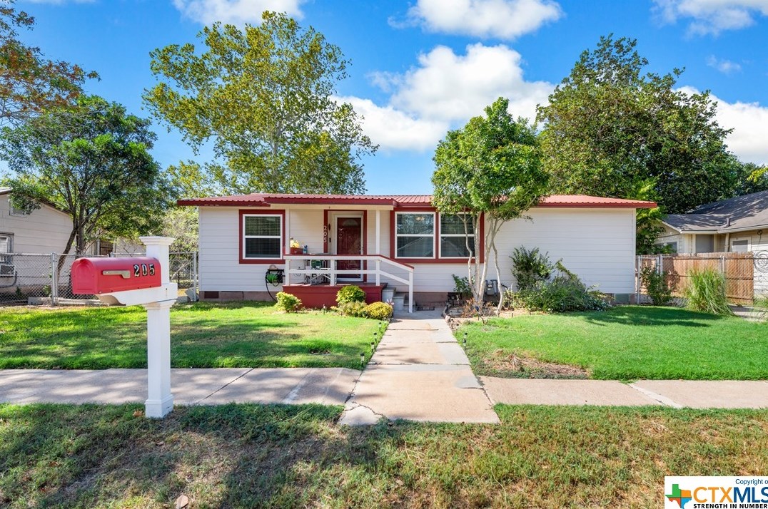 205 N Mesquite Ave, Stairtown, TX 78648
