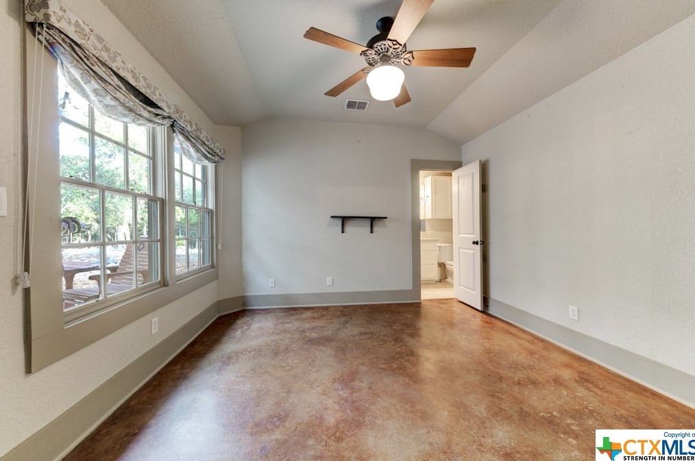 1053 Shady Holw, New Braunfels TX 78132-2309 exterior