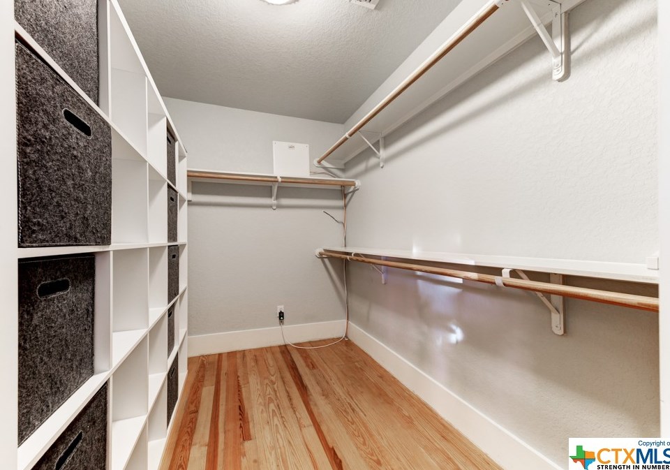 1053 Shady Holw, New Braunfels TX 78132-2309 exterior