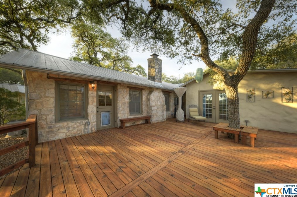 1053 Shady Holw, New Braunfels TX 78132-2309 exterior