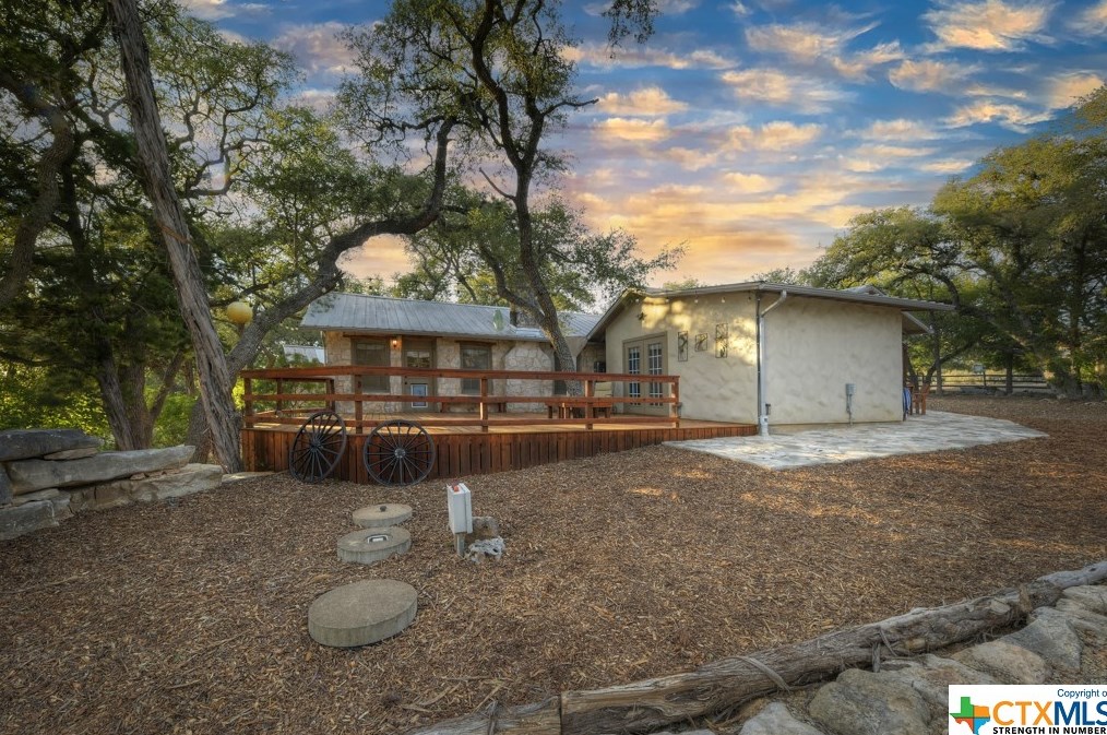 1053 Shady Holw, New Braunfels TX 78132-2309 exterior