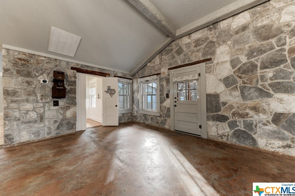 1053 Shady Holw, New Braunfels TX 78132-2309 exterior