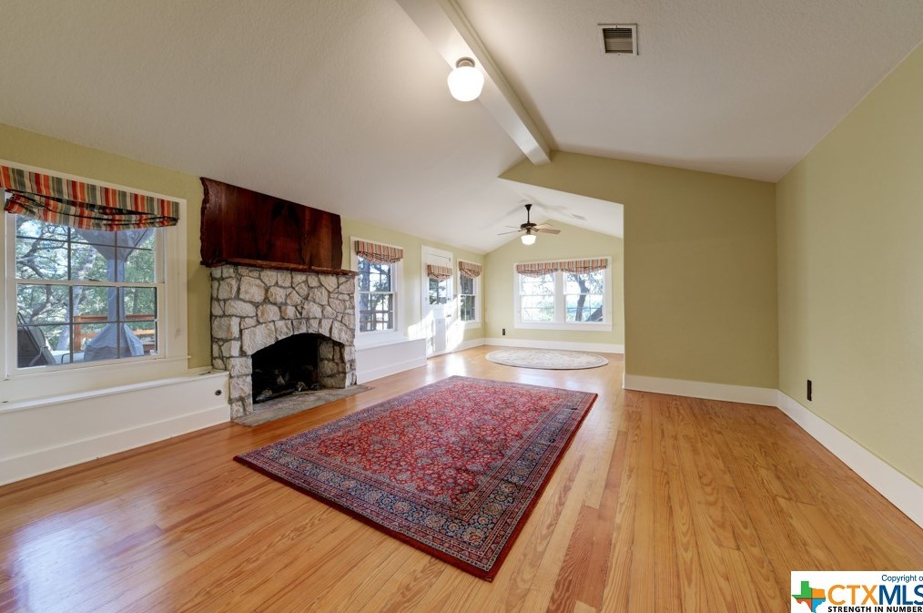 1053 Shady Holw, New Braunfels TX 78132-2309 exterior