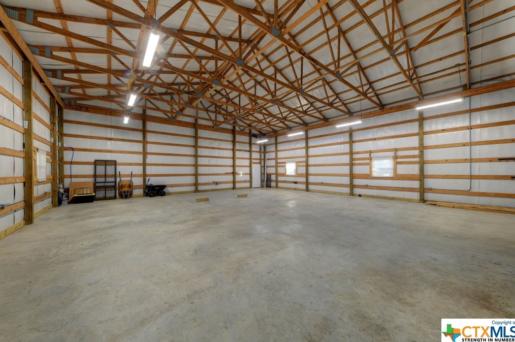 1053 Shady Holw, New Braunfels TX 78132-2309 exterior