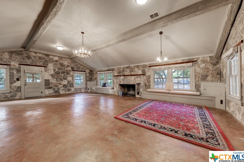 1053 Shady Holw, New Braunfels TX 78132-2309 exterior