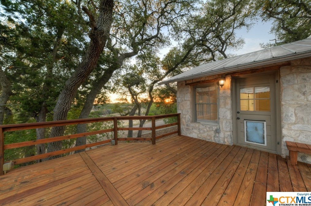 1053 Shady Holw, New Braunfels TX 78132-2309 exterior