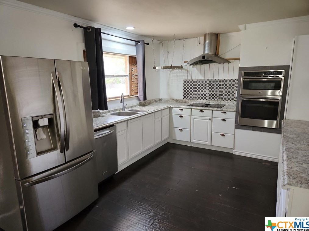 1920 N Ave B, Dreyer, TX 77984