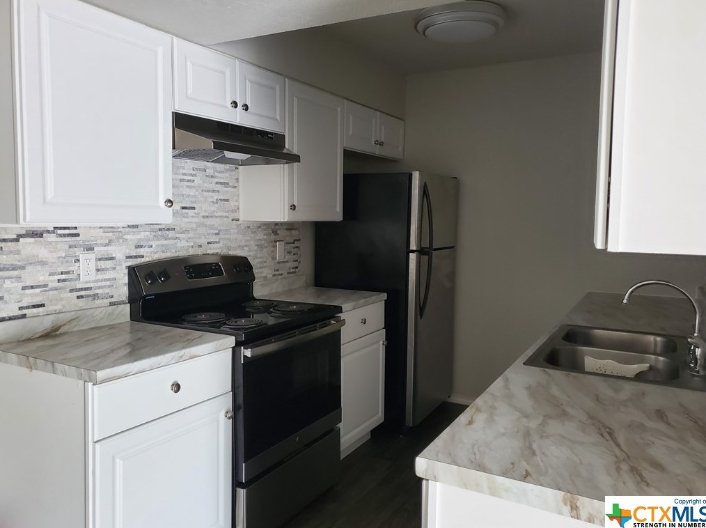 300 Milam St #2, Seguin, TX 78155