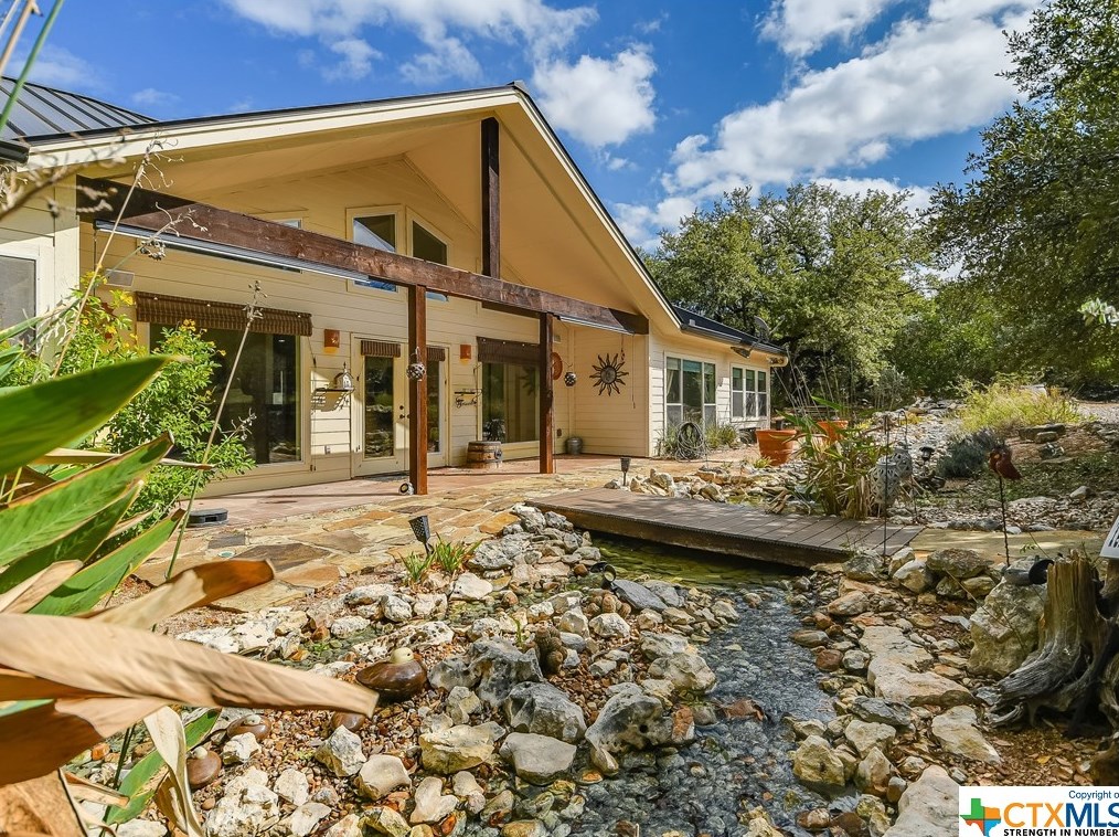 1252 Johnson Rd, New Braunfels, TX 78133-3108