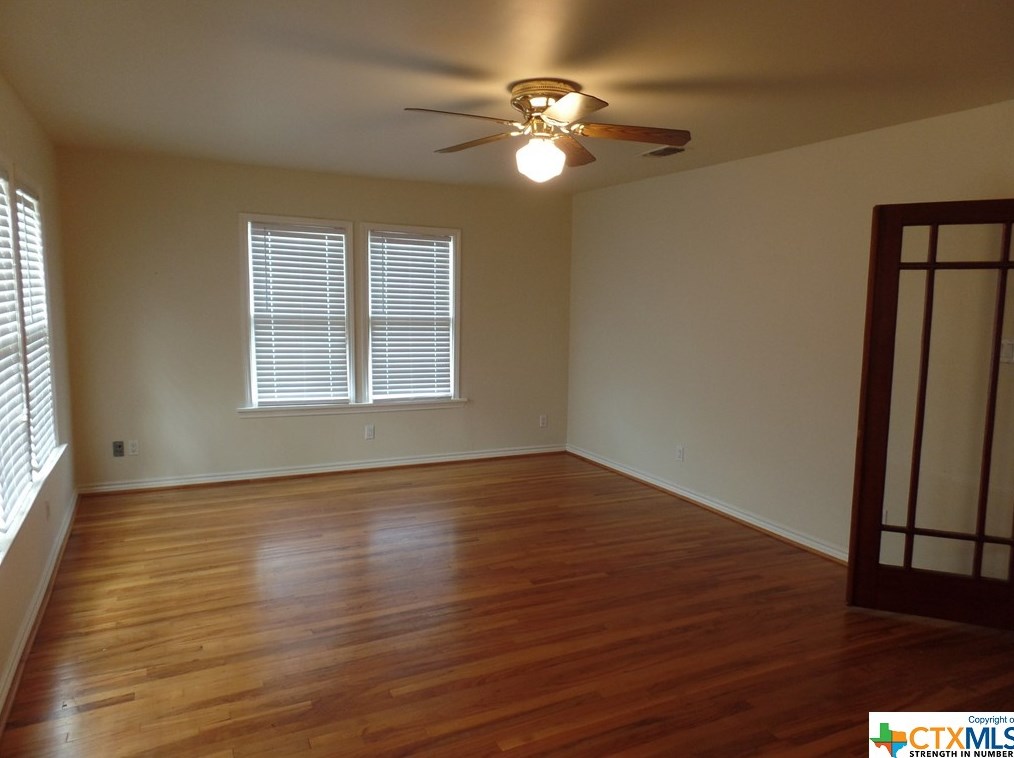 104 E Park Ave, Victoria, TX 77901