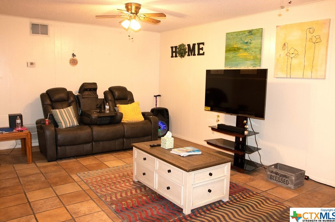 821 Old Ranch Road 12, San Marcos, TX 78666
