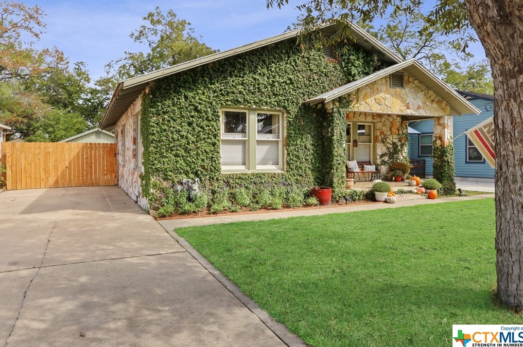641 Santa Clara Ave, New Braunfels, TX 78130-5708